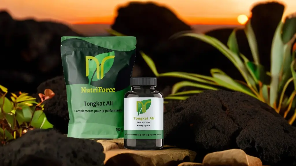 photo d'un sachet de tongkat ali en poudre à coté d'une boite de gélules d'eurycoma longifolia acheté en france en pharmacie pour la testostérone